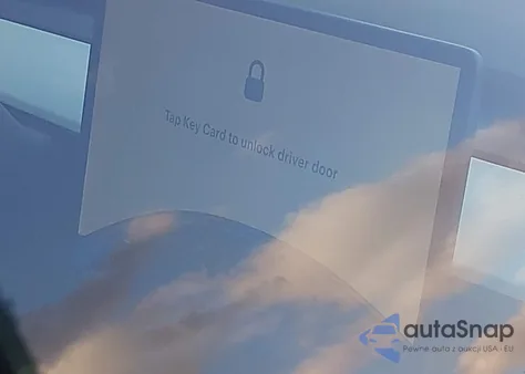 2021 Tesla Model 3 Long Range Dual Motor All-Wheel Drive z USA, uszkodzony, nr VIN 5YJ3E1EB1MF852685